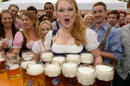 Tenda della birra per la festa dell'Oktoberfest